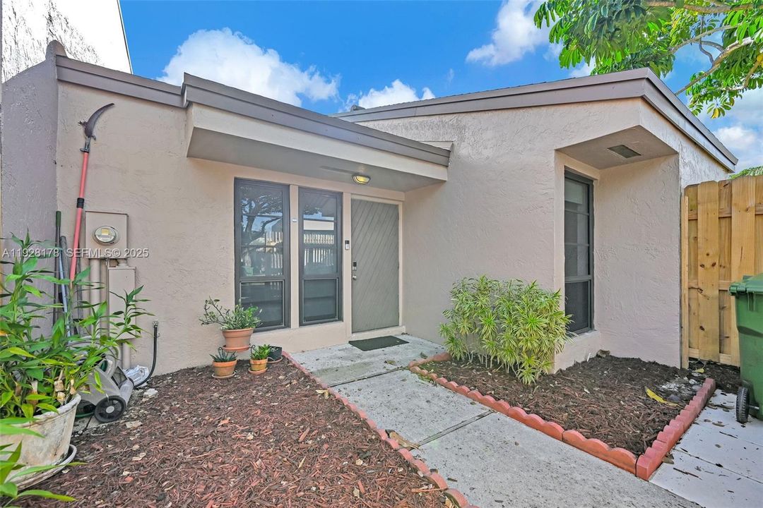 For Rent: $2,850 (2 beds, 2 baths, 1018 Square Feet)