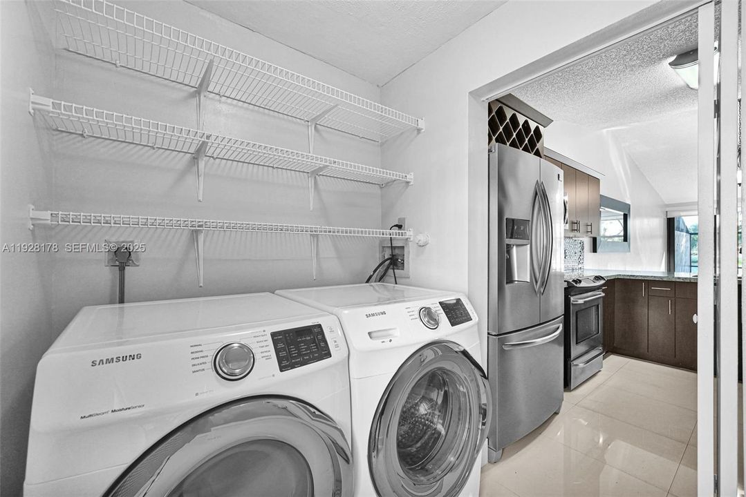 For Rent: $2,850 (2 beds, 2 baths, 1018 Square Feet)