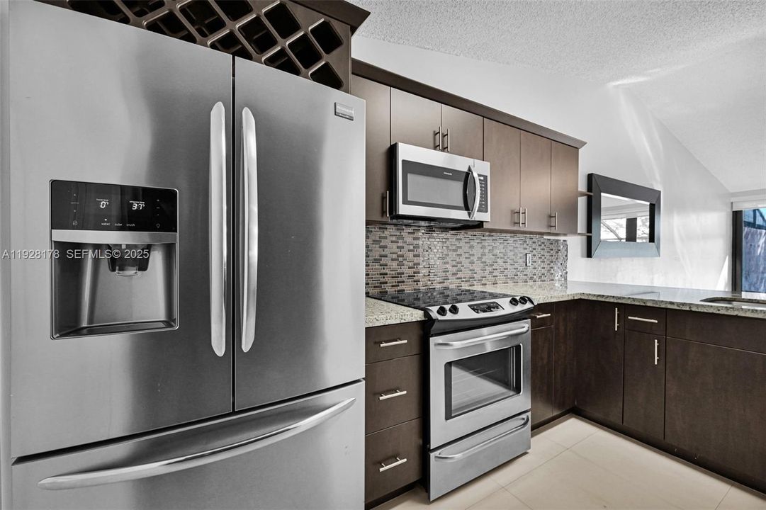 For Rent: $2,850 (2 beds, 2 baths, 1018 Square Feet)