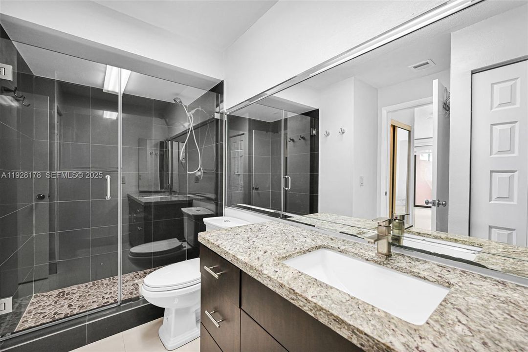 For Rent: $2,850 (2 beds, 2 baths, 1018 Square Feet)