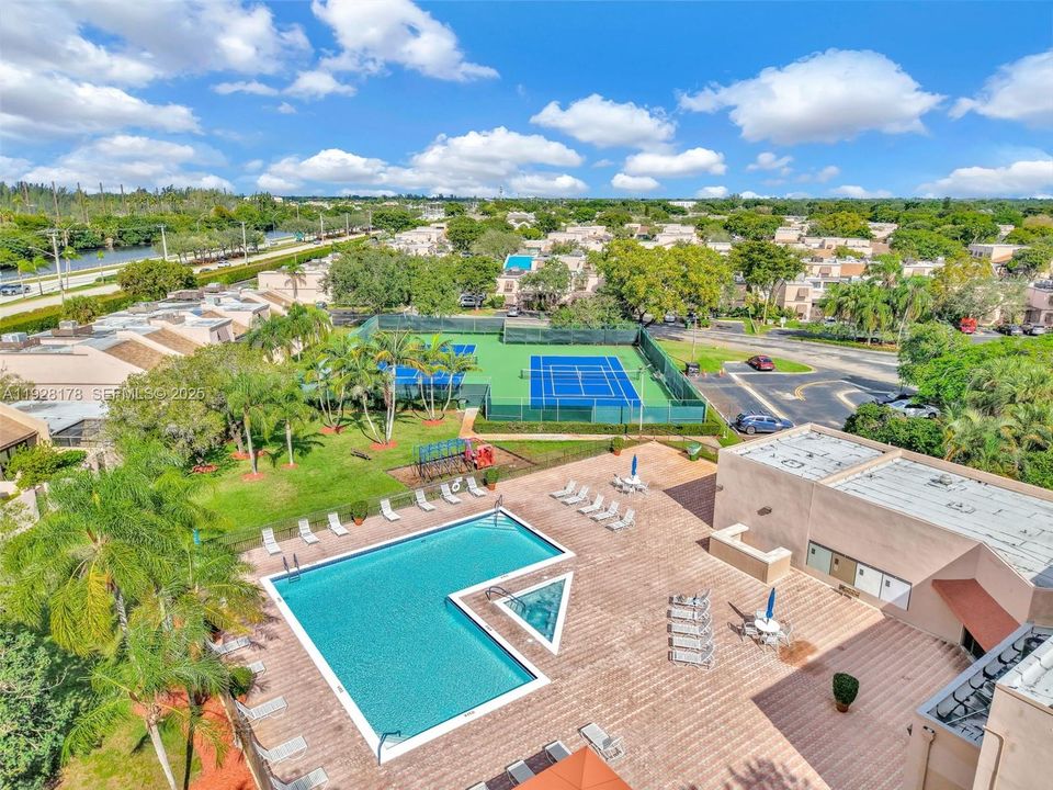 For Rent: $2,850 (2 beds, 2 baths, 1018 Square Feet)