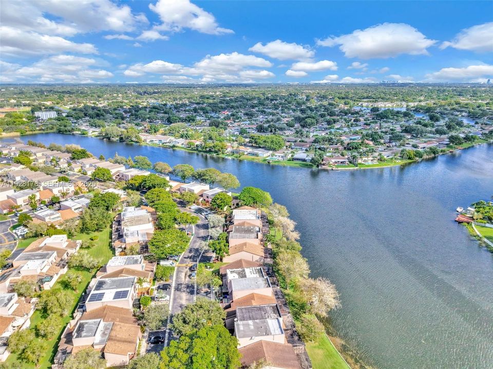 For Rent: $2,850 (2 beds, 2 baths, 1018 Square Feet)