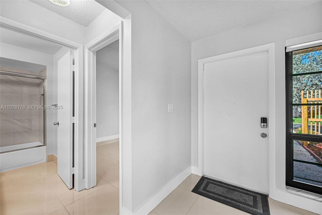 For Rent: $2,850 (2 beds, 2 baths, 1018 Square Feet)