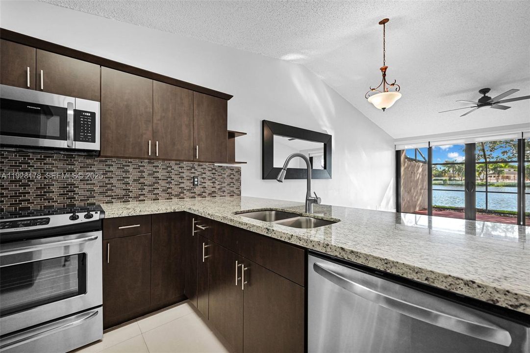 For Rent: $2,850 (2 beds, 2 baths, 1018 Square Feet)