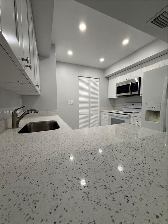 For Rent: $2,500 (3 beds, 2 baths, 1114 Square Feet)