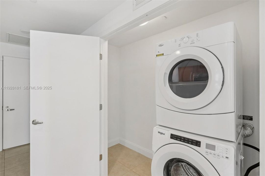 В аренду: $3,400 (2 спален, 2 ванн, 1088 Квадратных фут)