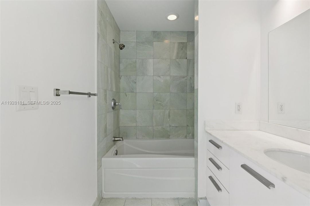 В аренду: $3,400 (2 спален, 2 ванн, 1088 Квадратных фут)