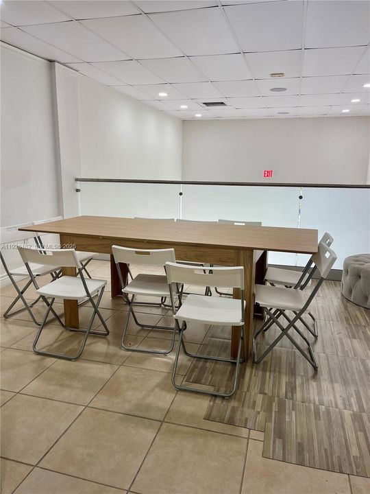 В аренду: $7,450 (0 спален, 0 ванн, 0 Квадратных фут)