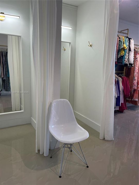 В аренду: $7,450 (0 спален, 0 ванн, 0 Квадратных фут)