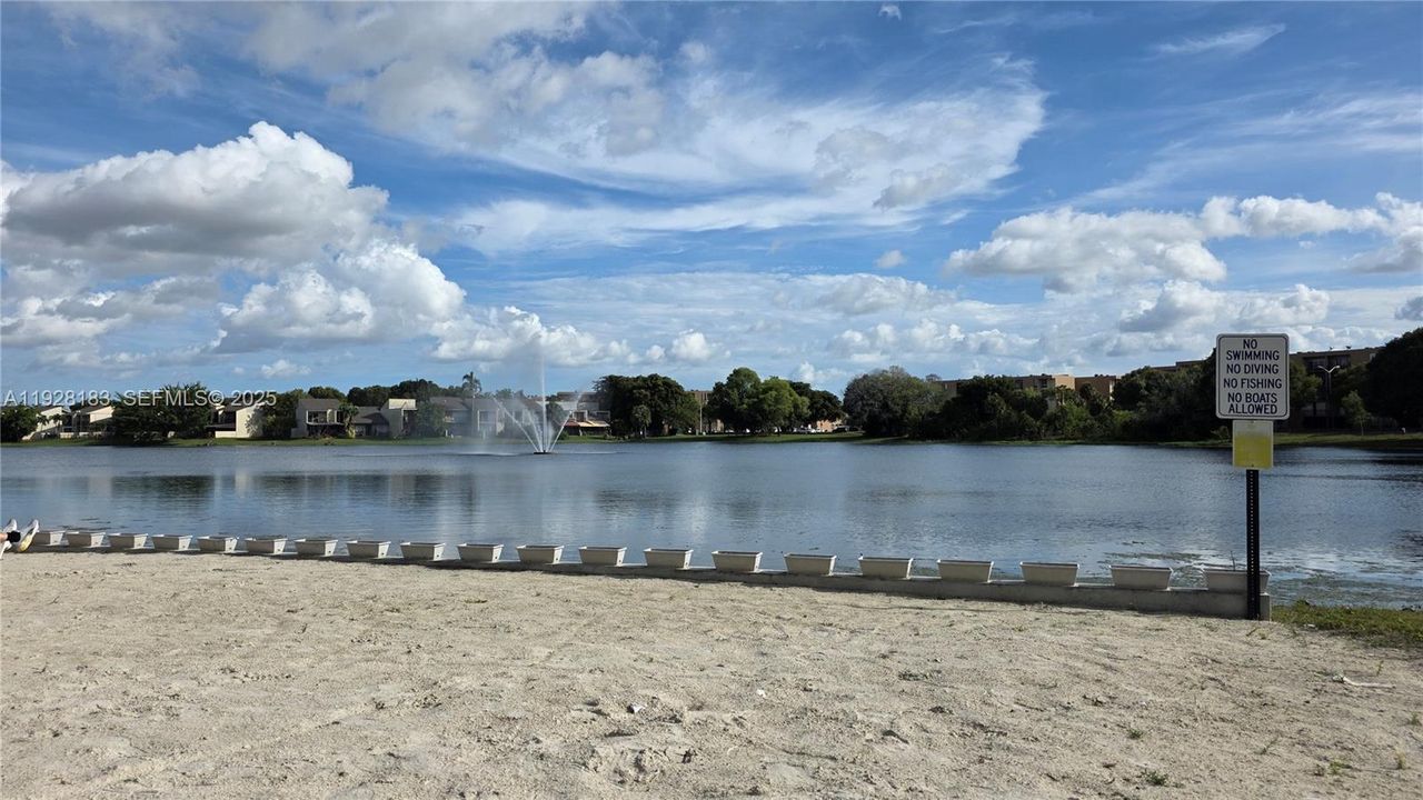 For Rent: $2,900 (3 beds, 2 baths, 1415 Square Feet)