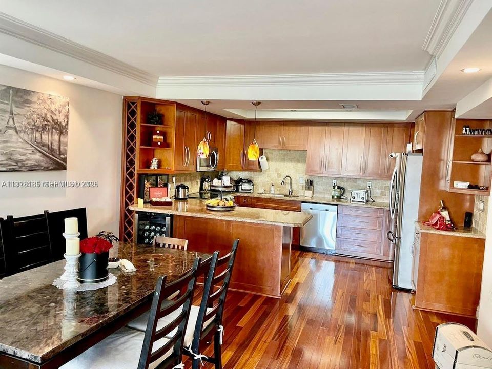 В аренду: $3,750 (2 спален, 2 ванн, 1525 Квадратных фут)