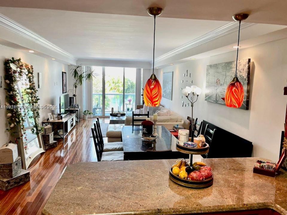 В аренду: $3,750 (2 спален, 2 ванн, 1525 Квадратных фут)