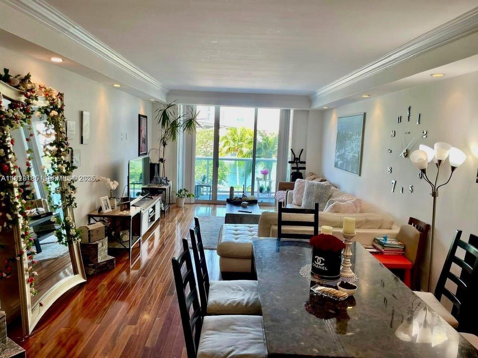 В аренду: $3,750 (2 спален, 2 ванн, 1525 Квадратных фут)