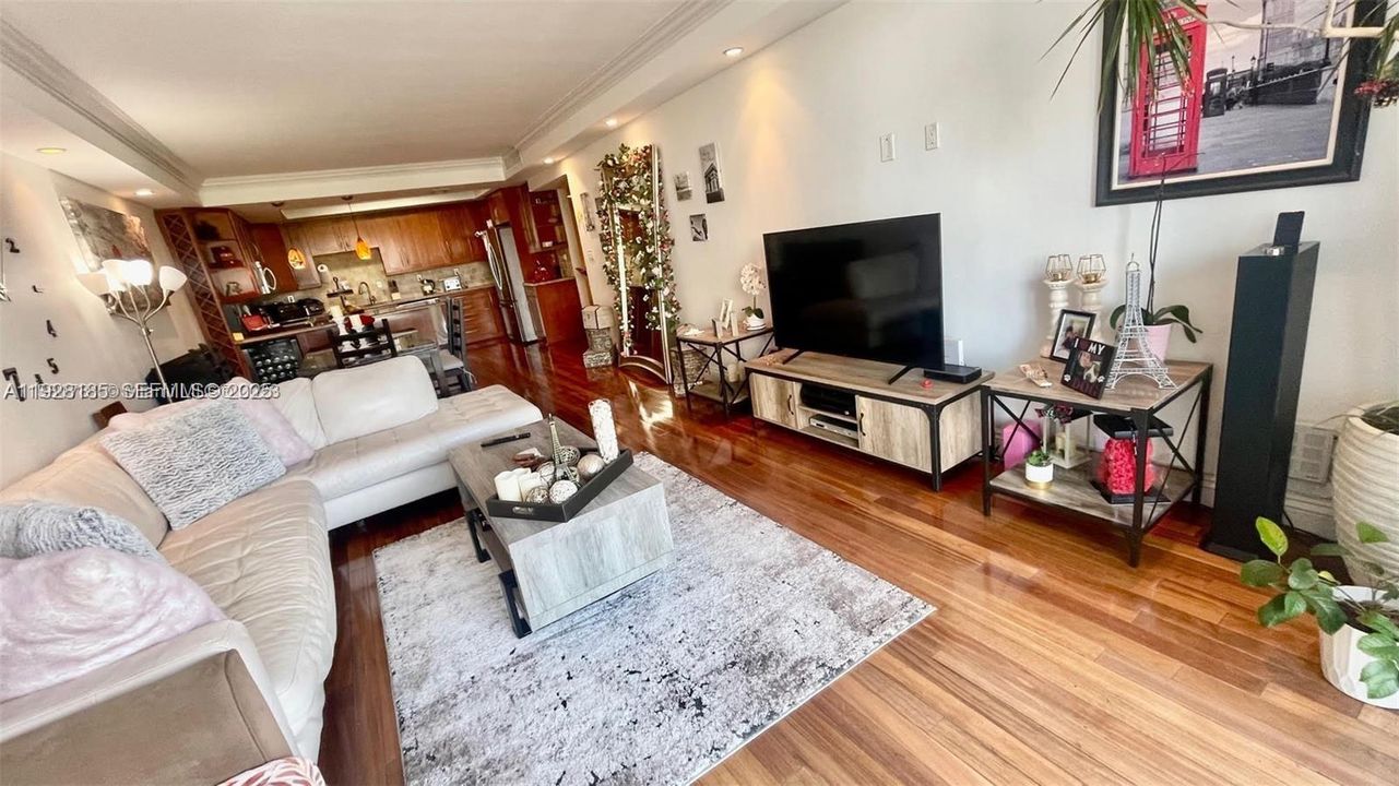 В аренду: $3,750 (2 спален, 2 ванн, 1525 Квадратных фут)