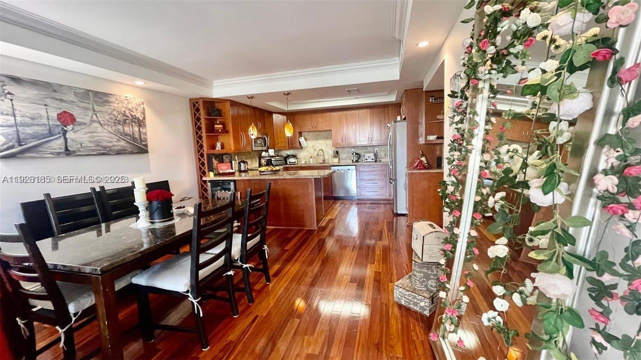 В аренду: $3,750 (2 спален, 2 ванн, 1525 Квадратных фут)