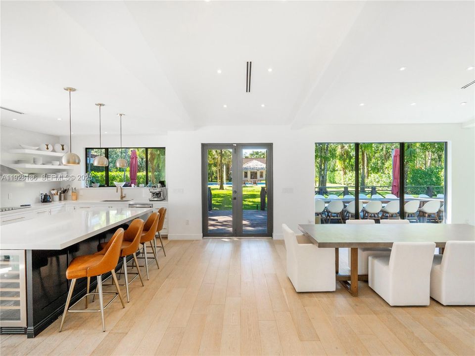 待售: $2,575,000 (4 贝兹, 4 浴室, 4440 平方英尺)