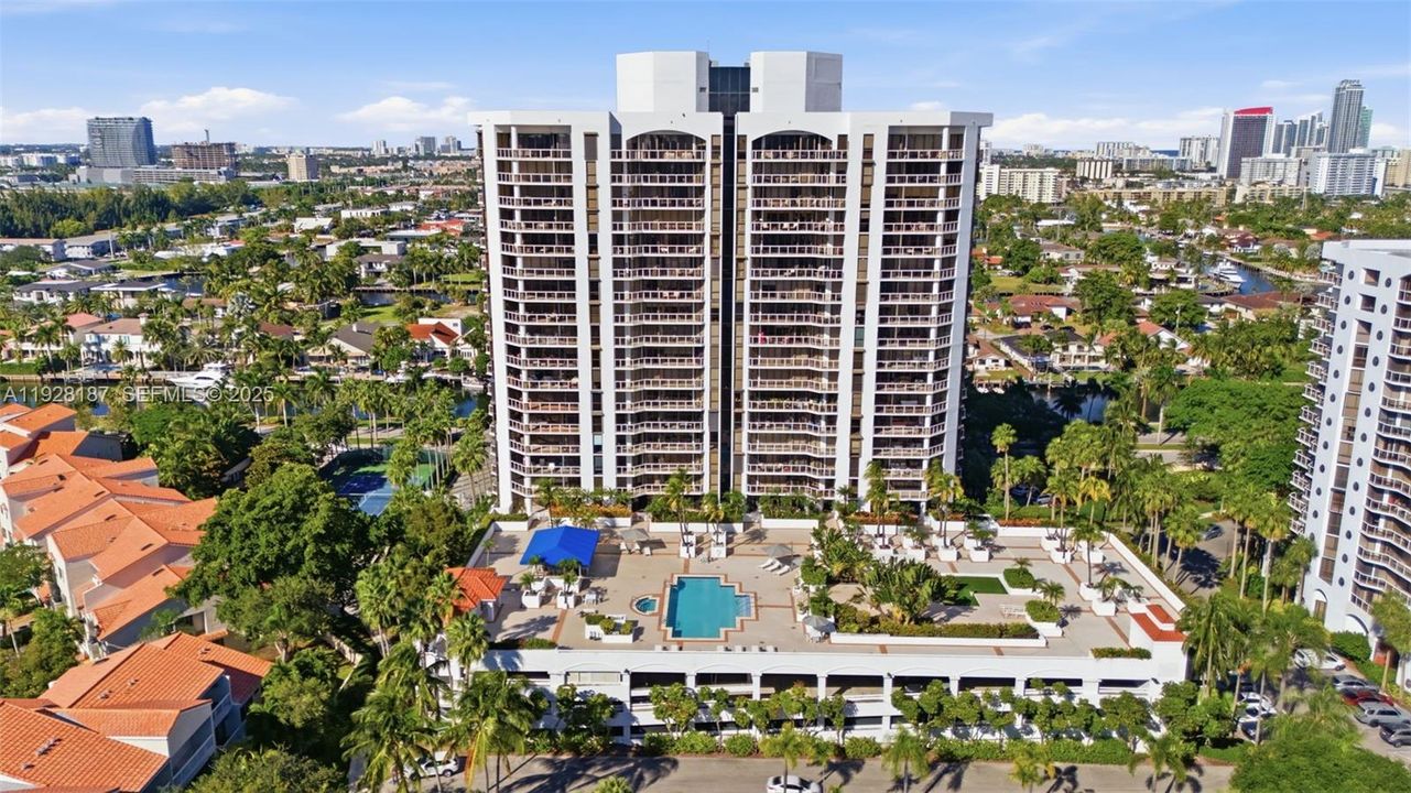 На продажу: $525,000 (2 спален, 2 ванн, 1460 Квадратных фут)