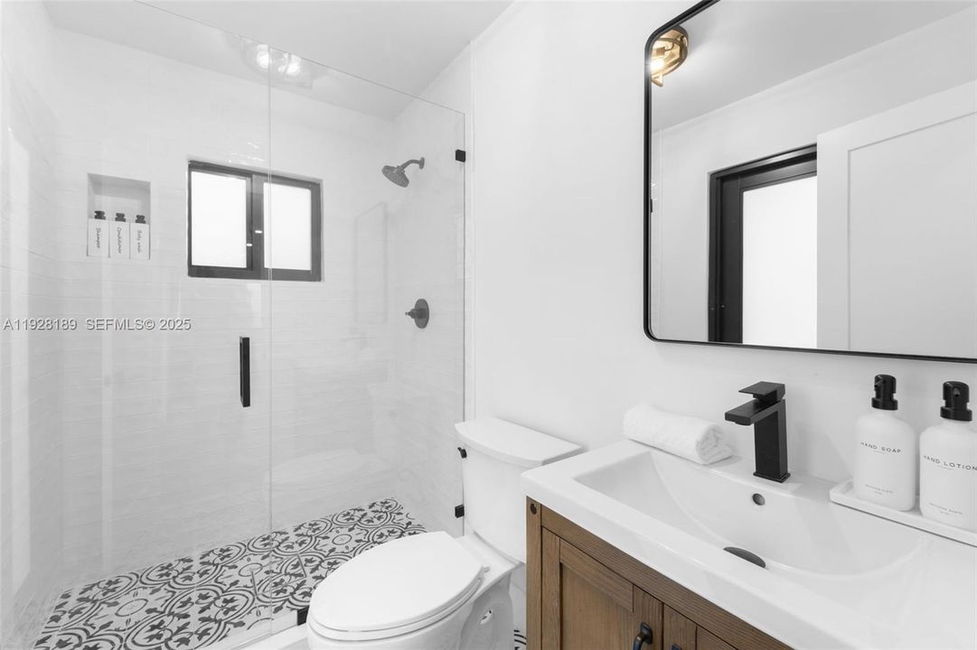 待售: $1,395,000 (4 贝兹, 4 浴室, 2075 平方英尺)