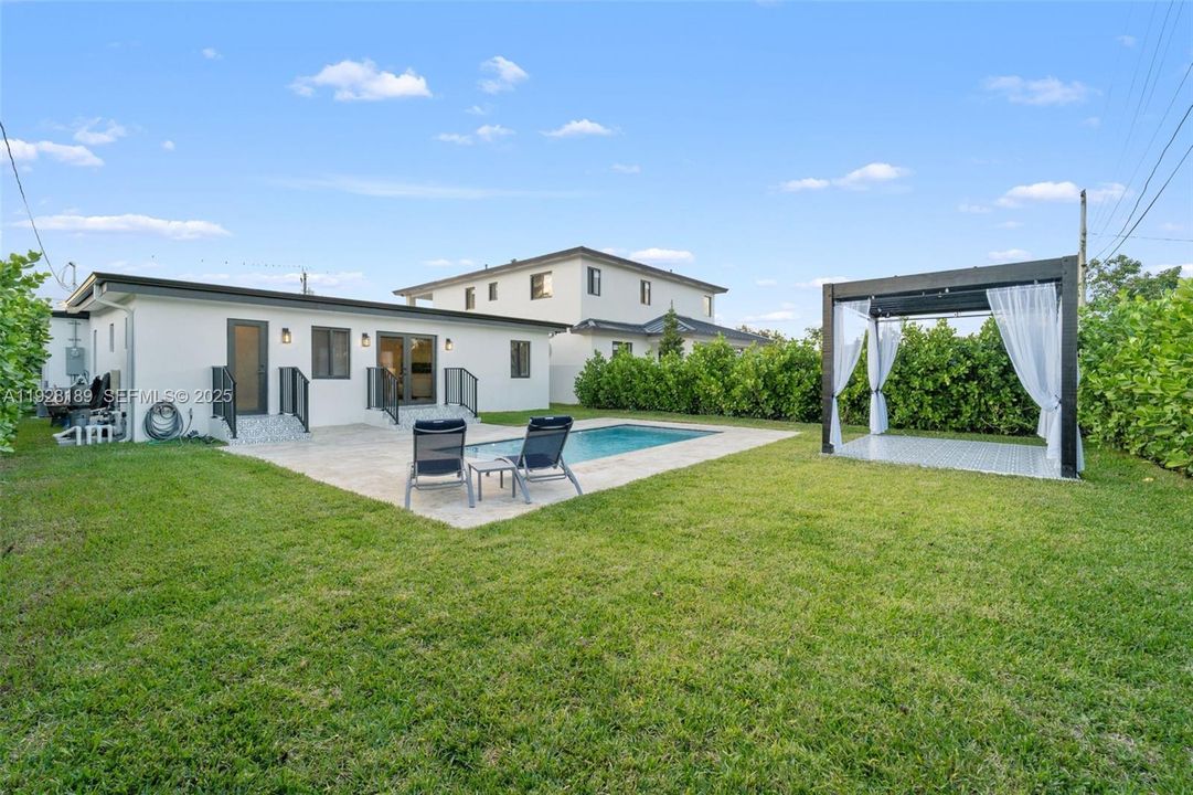 待售: $1,395,000 (4 贝兹, 4 浴室, 2075 平方英尺)