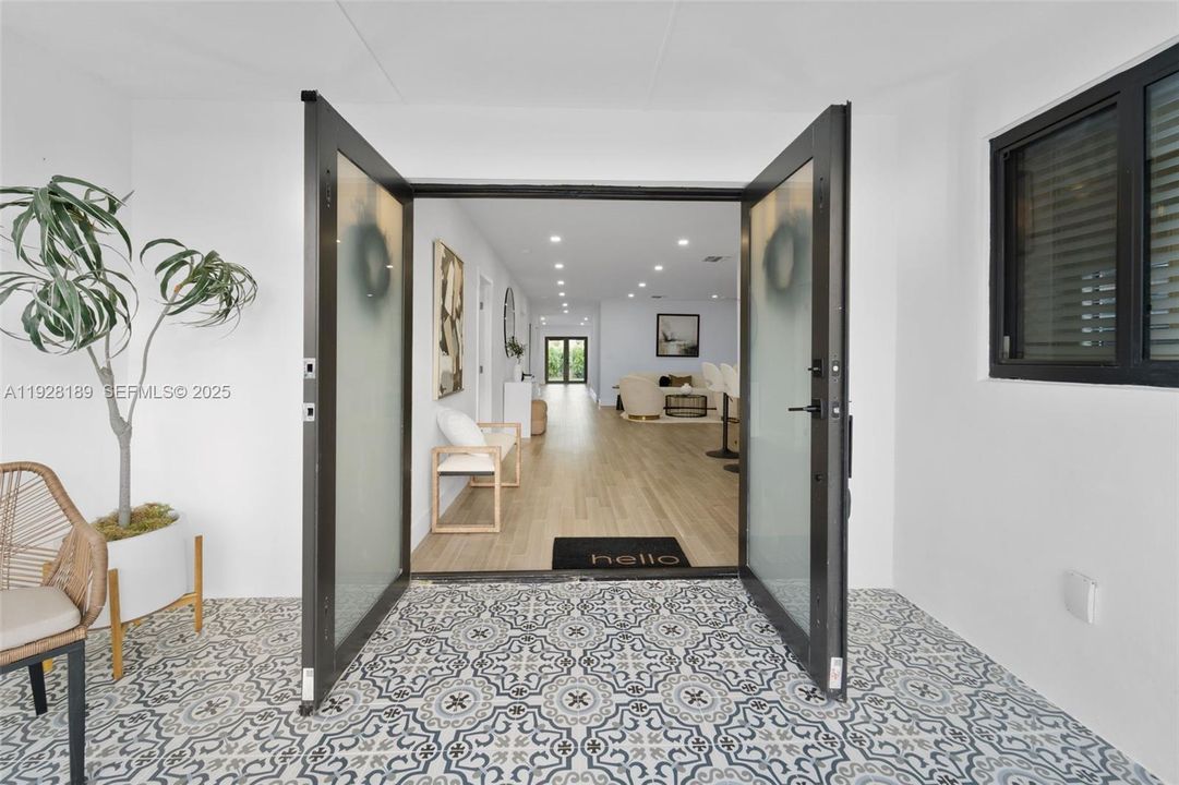 待售: $1,395,000 (4 贝兹, 4 浴室, 2075 平方英尺)