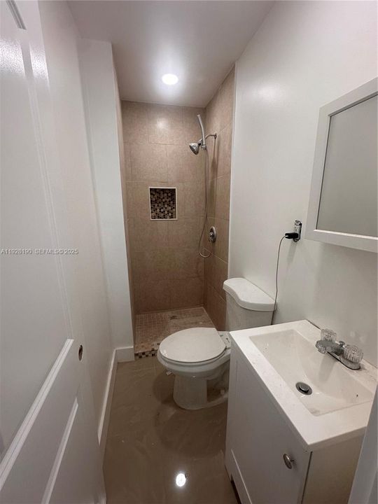 В аренду: $1,250 (0 спален, 1 ванн, 1652 Квадратных фут)