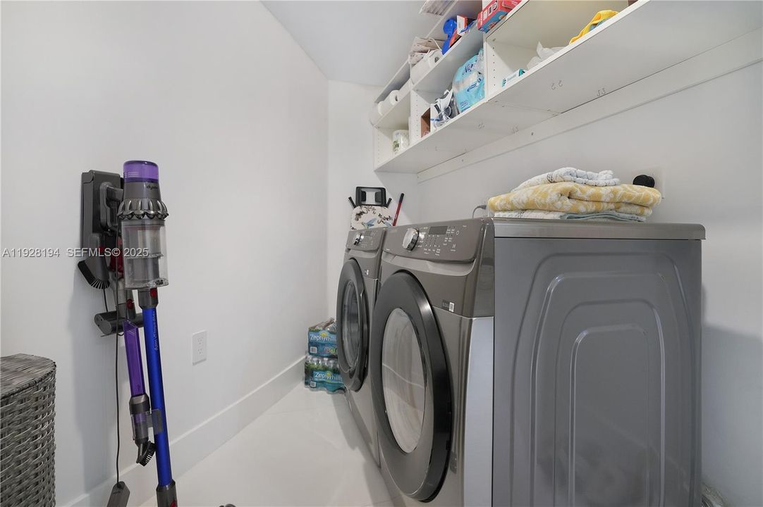 For Rent: $9,000 (3 beds, 2 baths, 1648 Square Feet)