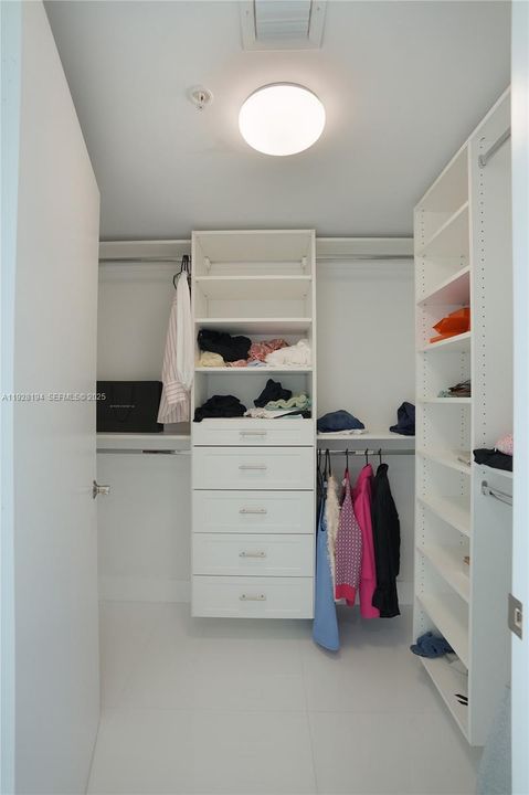 For Rent: $9,000 (3 beds, 2 baths, 1648 Square Feet)