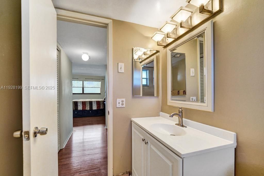 На продажу: $170,000 (1 спален, 1 ванн, 775 Квадратных фут)