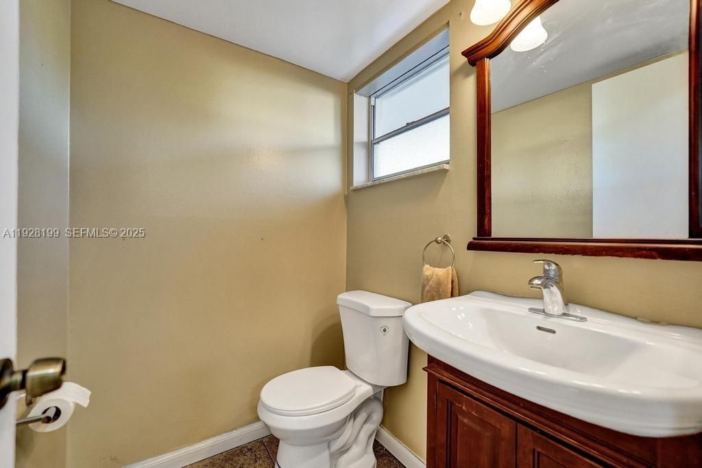 На продажу: $170,000 (1 спален, 1 ванн, 775 Квадратных фут)