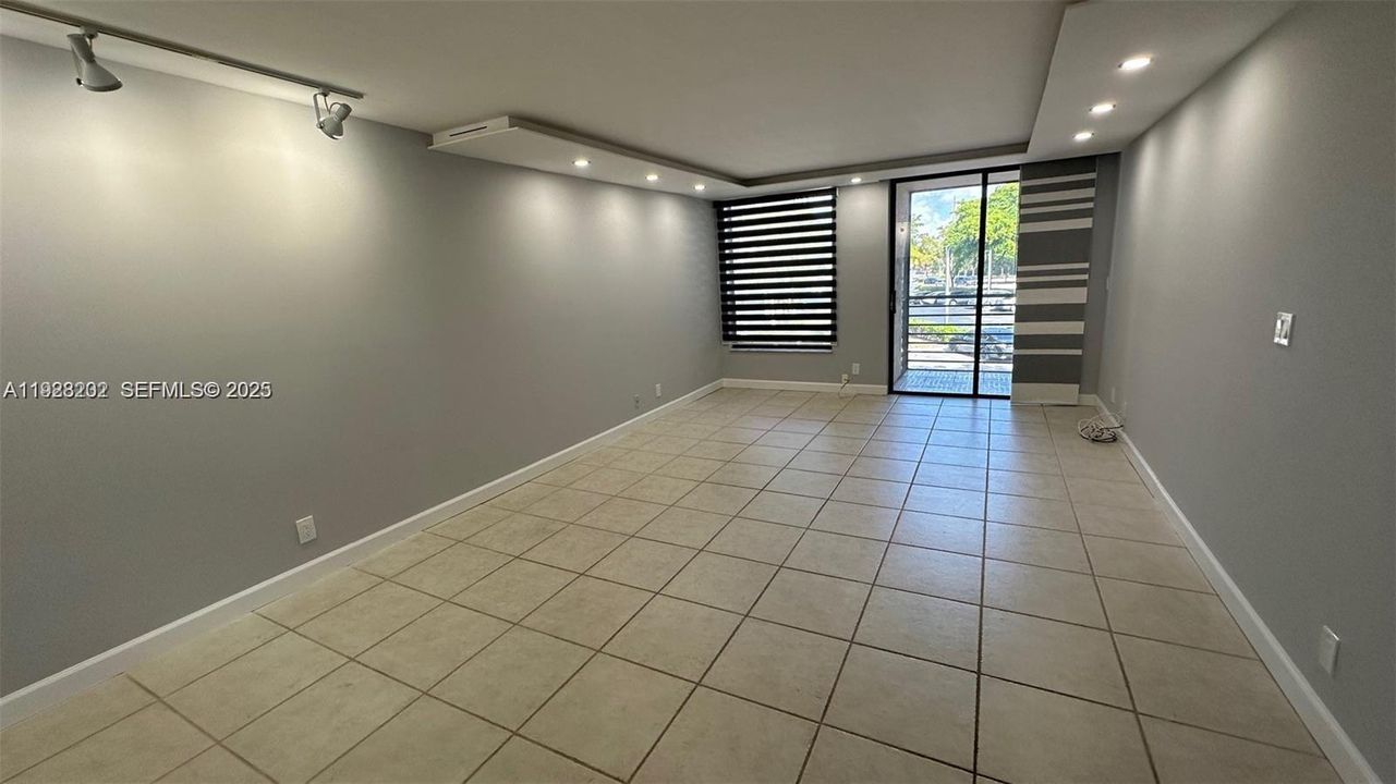 For Rent: $2,050 (2 beds, 2 baths, 1023 Square Feet)