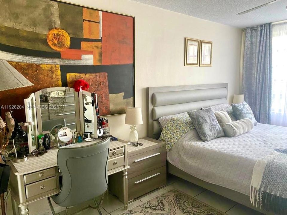 For Sale: $189,000 (1 beds, 1 baths, 825 Square Feet)