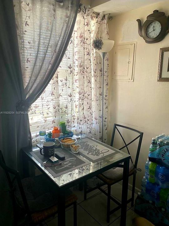 For Sale: $189,000 (1 beds, 1 baths, 825 Square Feet)