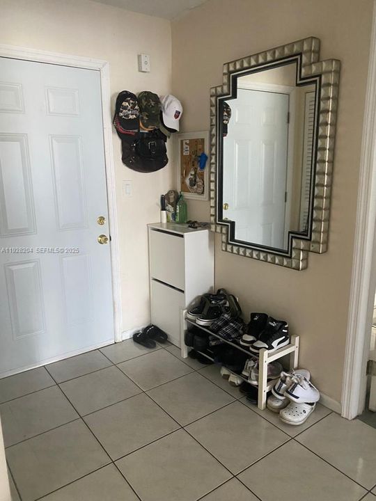 For Sale: $189,000 (1 beds, 1 baths, 825 Square Feet)