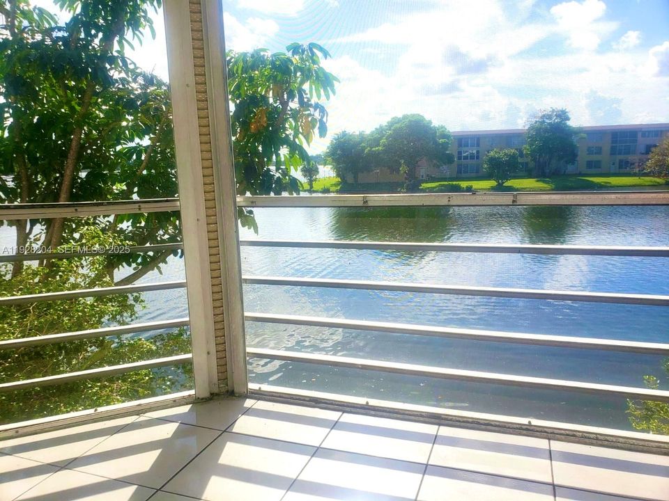 For Sale: $189,000 (1 beds, 1 baths, 825 Square Feet)