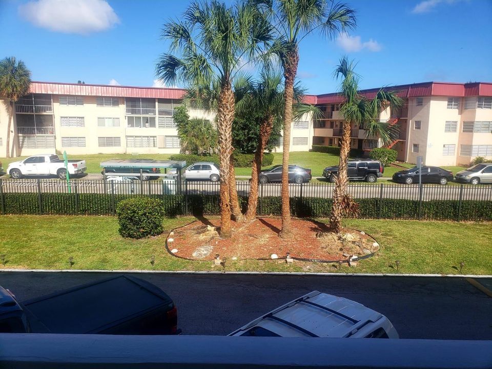 For Sale: $189,000 (1 beds, 1 baths, 825 Square Feet)