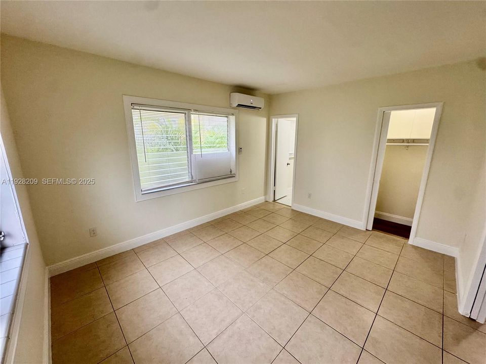 For Rent: $1,900 (1 beds, 1 baths, 700 Square Feet)
