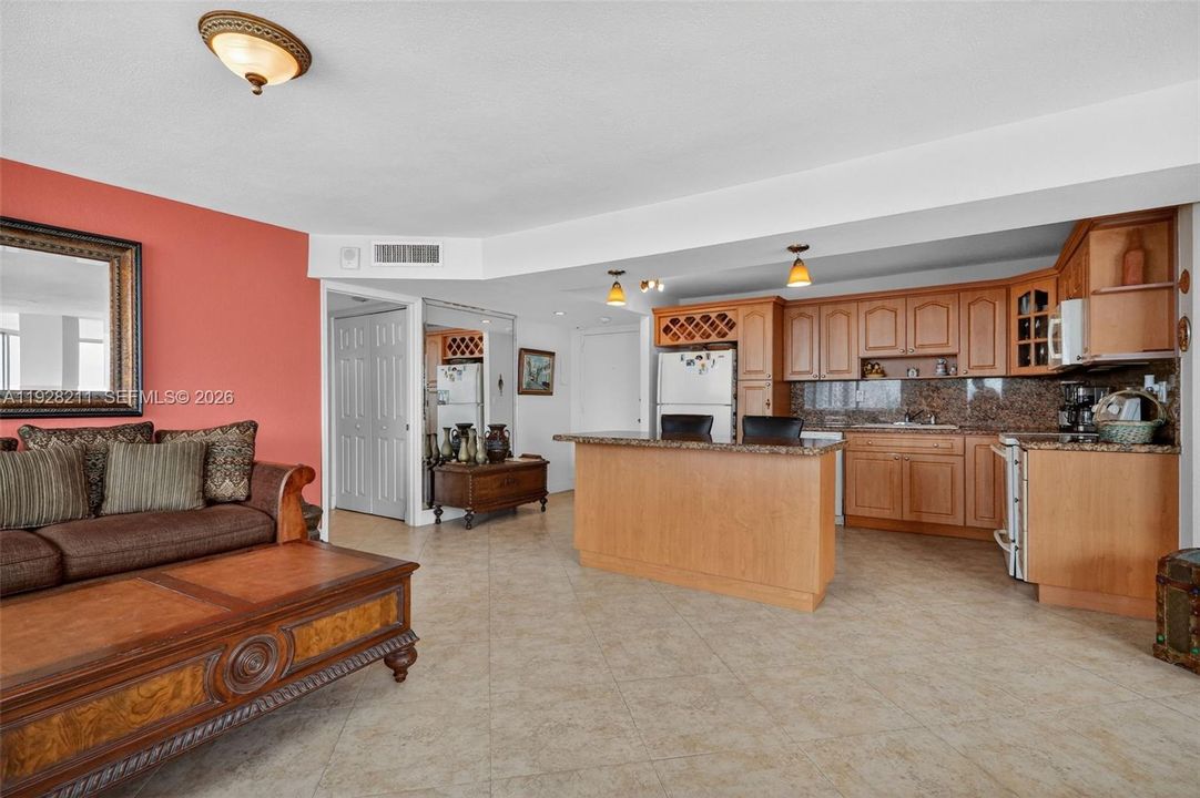 На продажу: $790,000 (2 спален, 2 ванн, 1455 Квадратных фут)