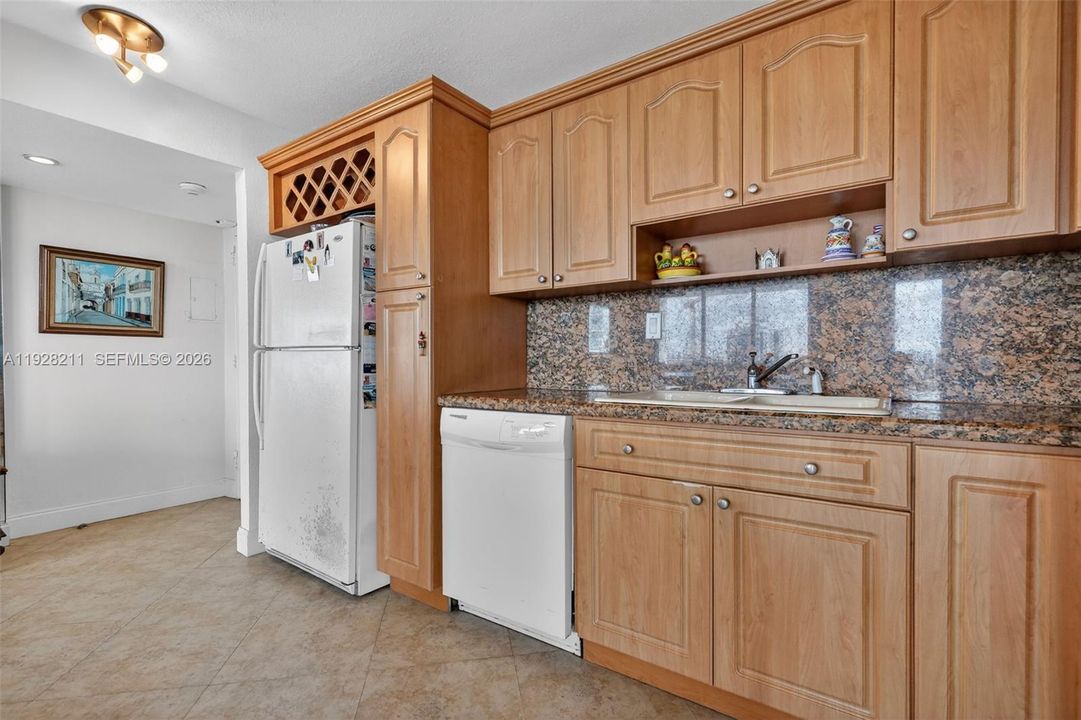 На продажу: $790,000 (2 спален, 2 ванн, 1455 Квадратных фут)