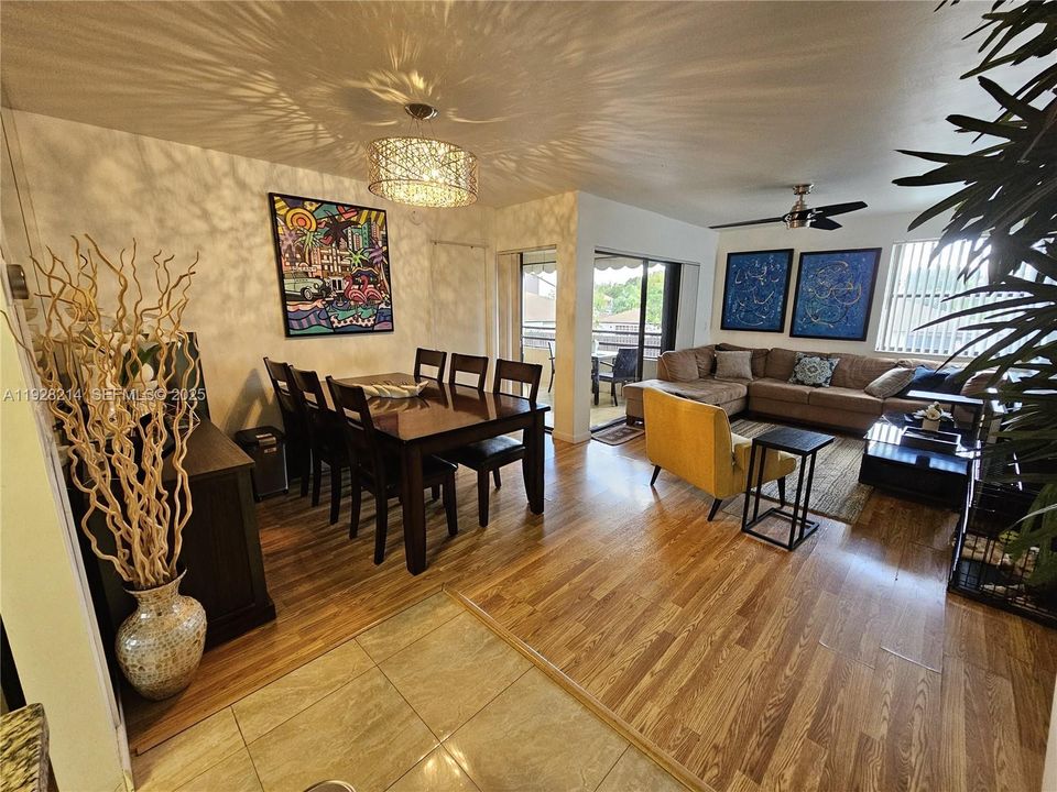 На продажу: $255,000 (2 спален, 2 ванн, 978 Квадратных фут)