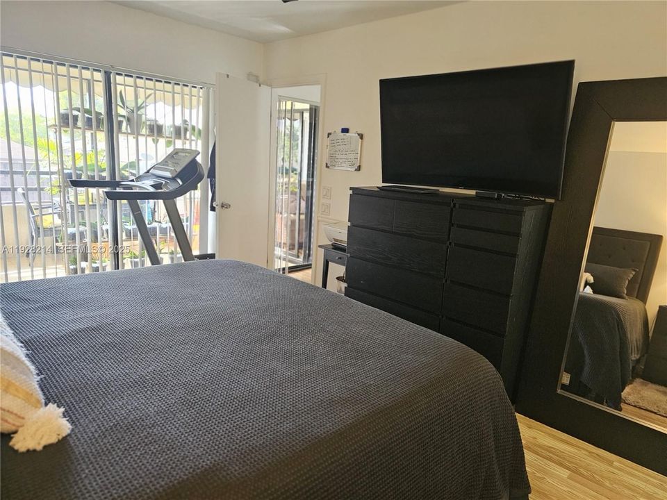 На продажу: $255,000 (2 спален, 2 ванн, 978 Квадратных фут)