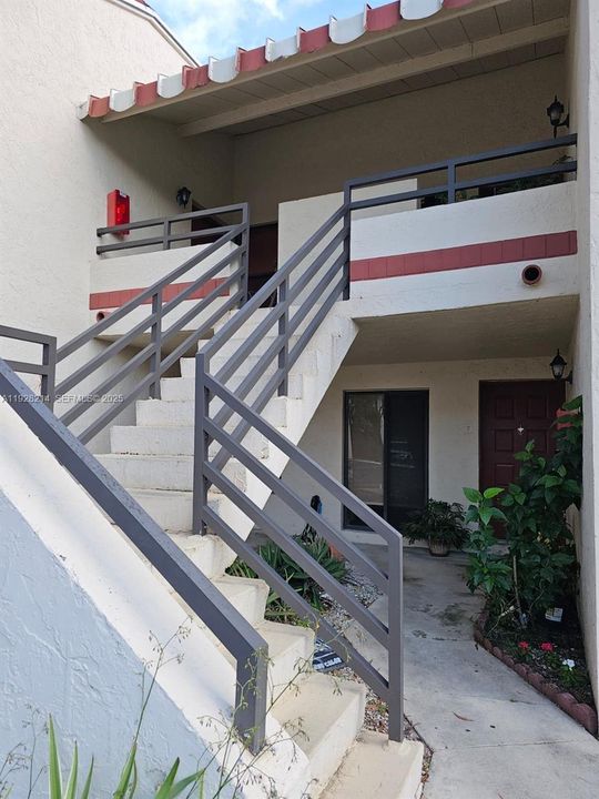 На продажу: $255,000 (2 спален, 2 ванн, 978 Квадратных фут)