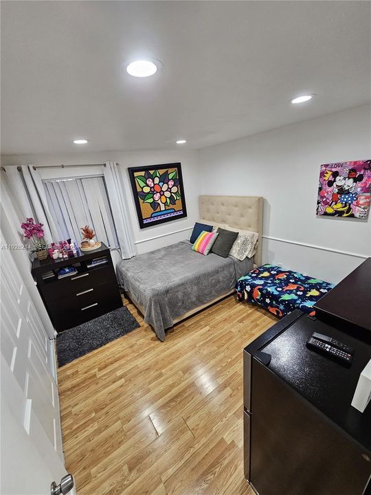 На продажу: $255,000 (2 спален, 2 ванн, 978 Квадратных фут)