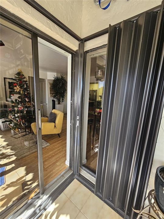 На продажу: $255,000 (2 спален, 2 ванн, 978 Квадратных фут)