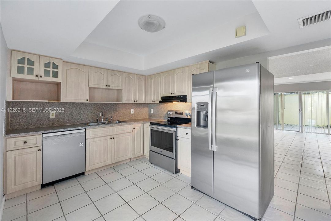 В аренду: $3,000 (4 спален, 3 ванн, 2170 Квадратных фут)