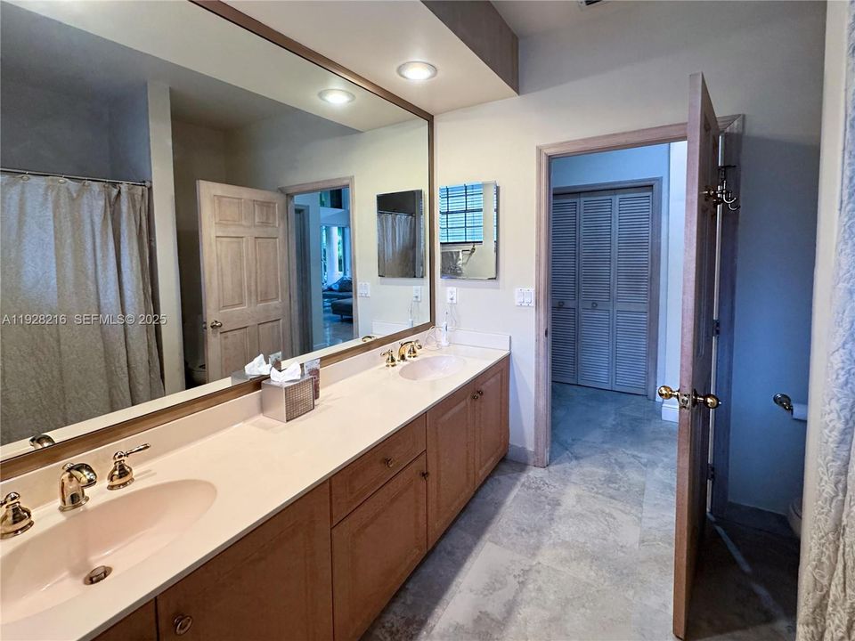 For Sale: $1,600,000 (5 beds, 3 baths, 3202 Square Feet)