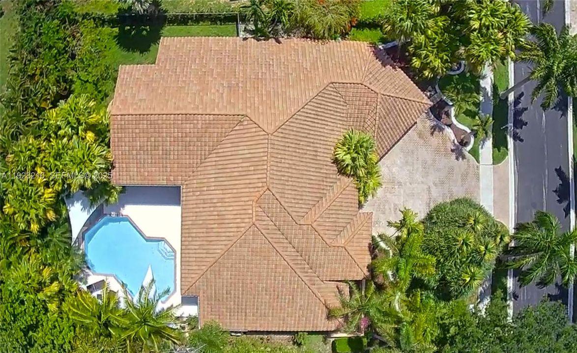 For Sale: $1,600,000 (5 beds, 3 baths, 3202 Square Feet)