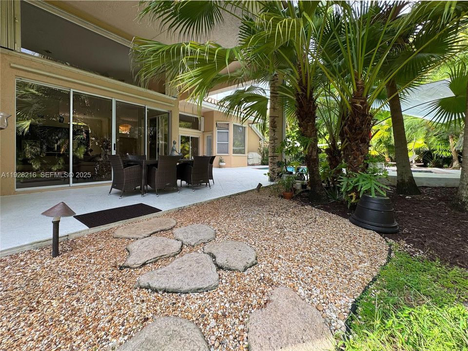 For Sale: $1,600,000 (5 beds, 3 baths, 3202 Square Feet)