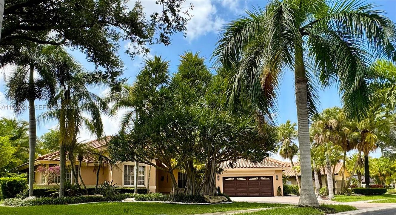 For Sale: $1,600,000 (5 beds, 3 baths, 3202 Square Feet)