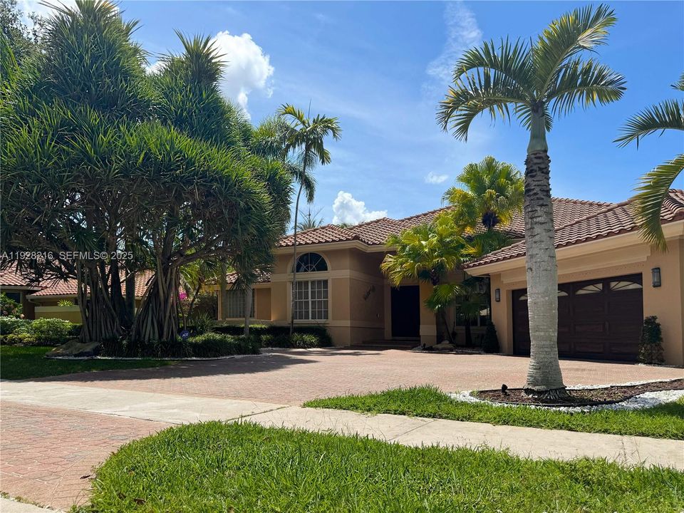 For Sale: $1,600,000 (5 beds, 3 baths, 3202 Square Feet)