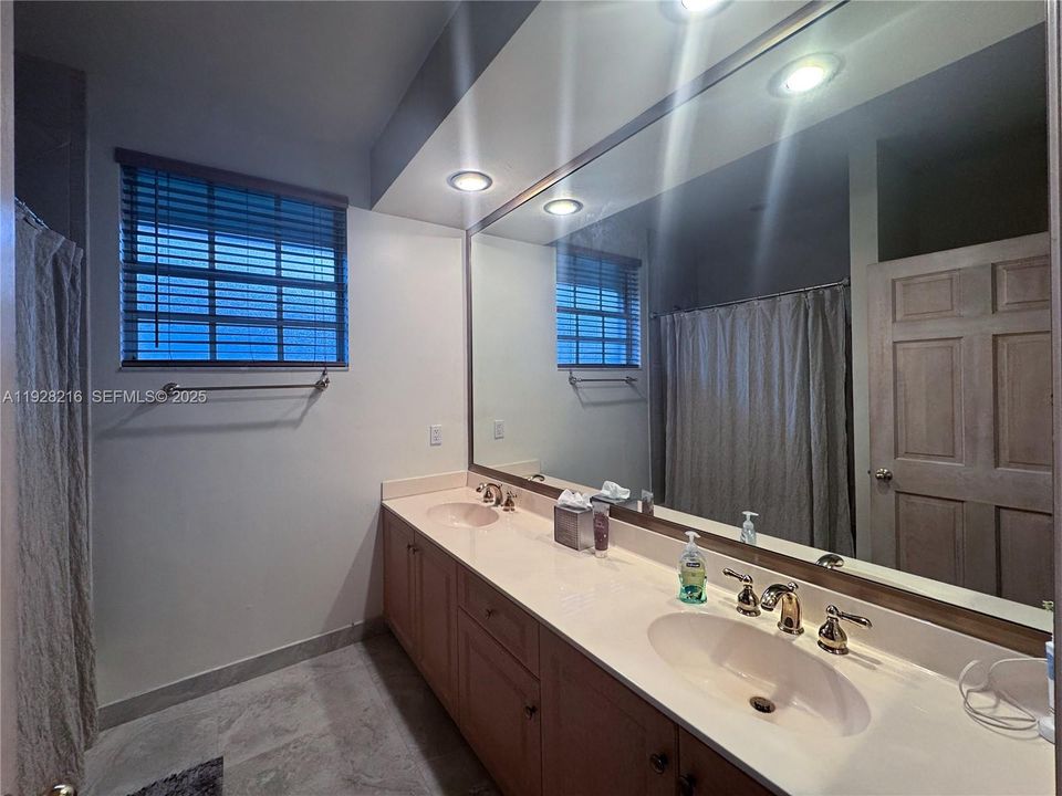 For Sale: $1,600,000 (5 beds, 3 baths, 3202 Square Feet)